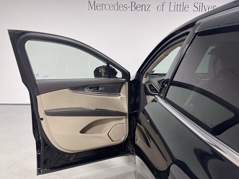 Used 2017 Lincoln MKX Reserve w/ Driver Assistance Package AWD/4WD image 17