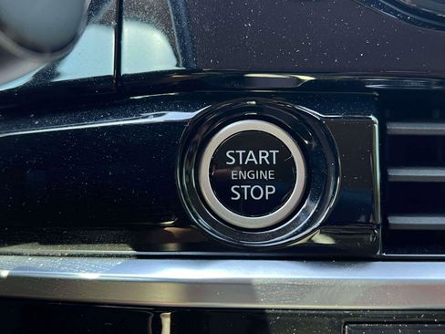 Used 2024 Nissan Pathfinder SL AWD/4WD image 8