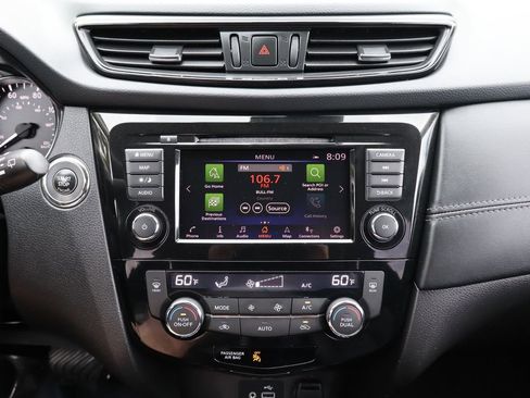 Used 2018 Nissan Rogue SL AWD/4WD image 34