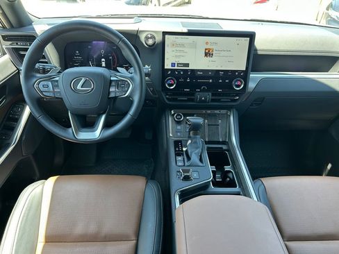 Used 2025 Lexus GX 550 w/ Accessory Package (2T) AWD/4WD image 21