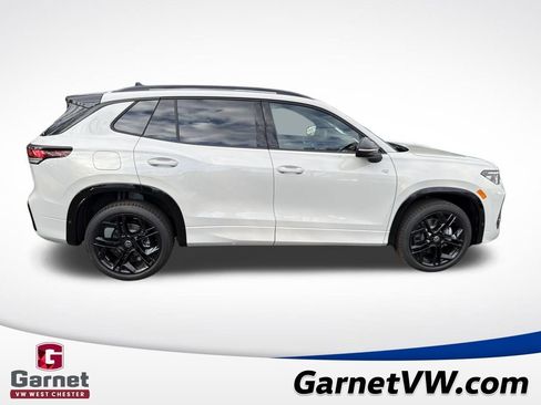 New 2026 Volkswagen Tiguan SE R-Line image 6