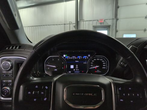 Used 2022 GMC Sierra 2500 Denali w/ Denali Black Diamond Edition AWD/4WD image 22