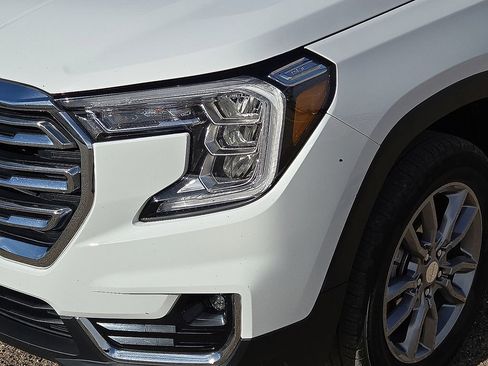 Used 2024 GMC Terrain SLT image 10