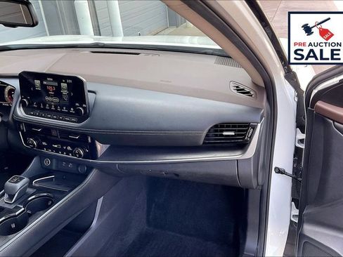 Used 2023 Nissan Rogue Platinum AWD/4WD image 16