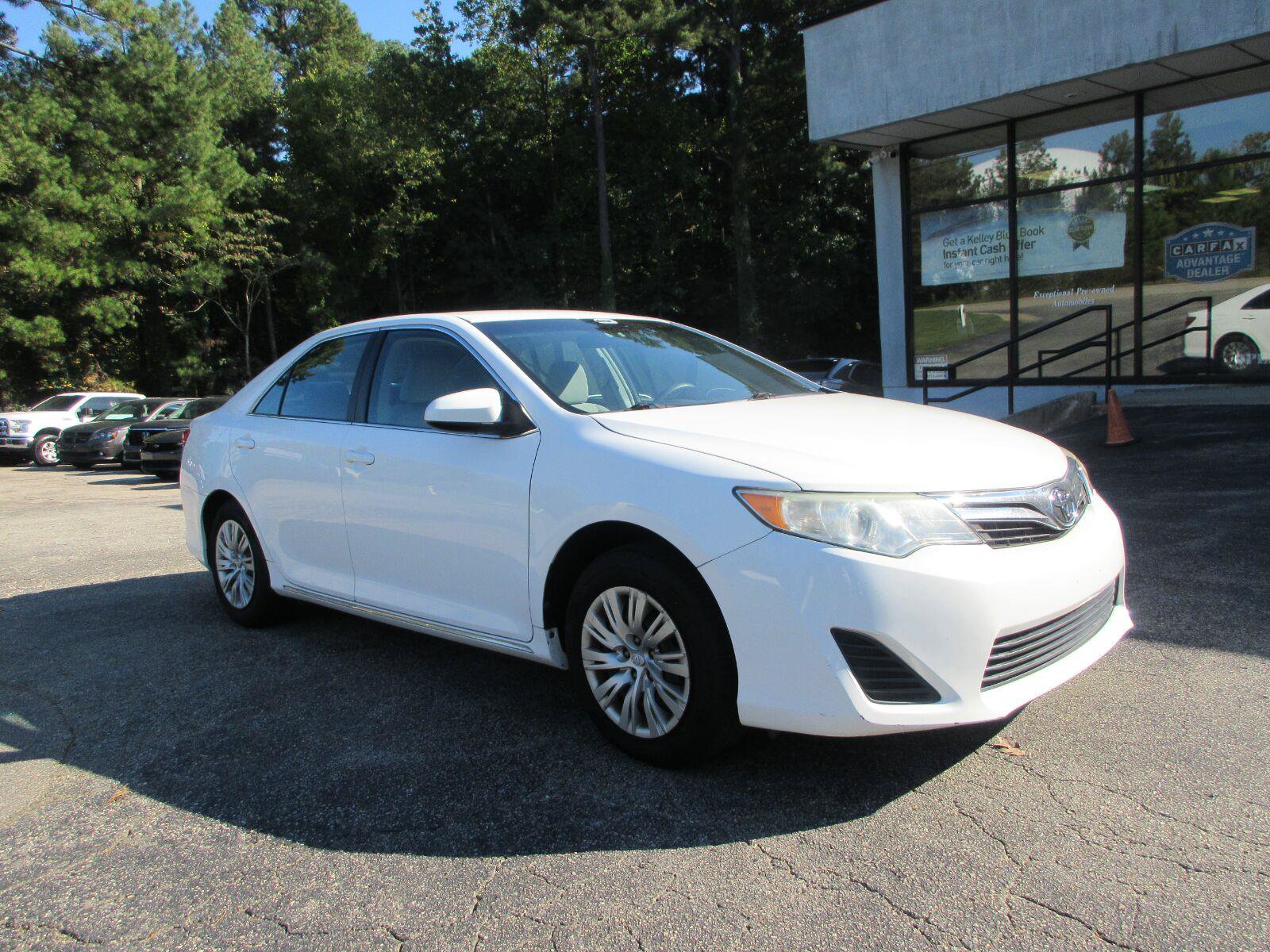 Used 2014 Toyota Camry LE FWD image 3