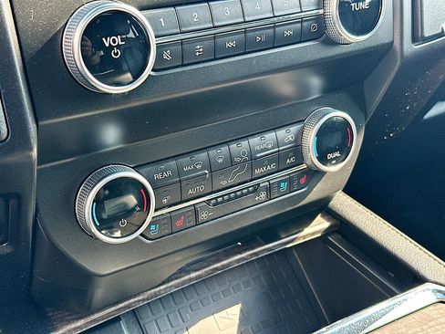 Used 2021 Ford Expedition Limited image 14