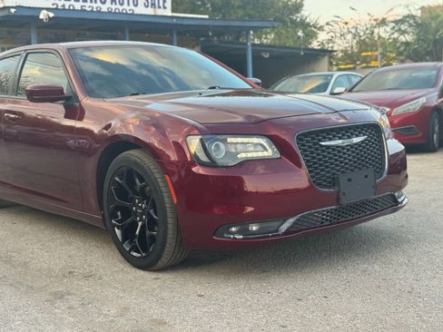 Used 2019 Chrysler 300 S image 2