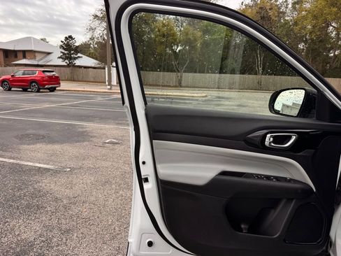 Used 2024 Jeep Compass Limited image 35