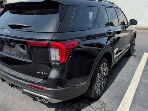 Used 2025 Ford Explorer Platinum w/ Ultimate Package AWD/4WD image 3