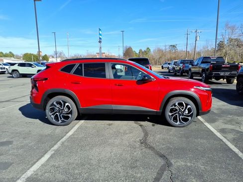 New 2026 Chevrolet Trax RS w/ Sunroof Package image 4