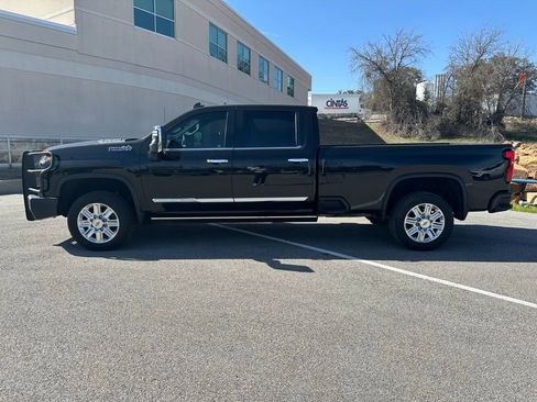 Used 2025 Chevrolet Silverado 2500 High Country w/ Technology Package image 2
