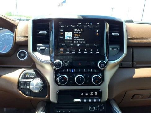 Used 2019 RAM 1500 Laramie AWD/4WD image 9