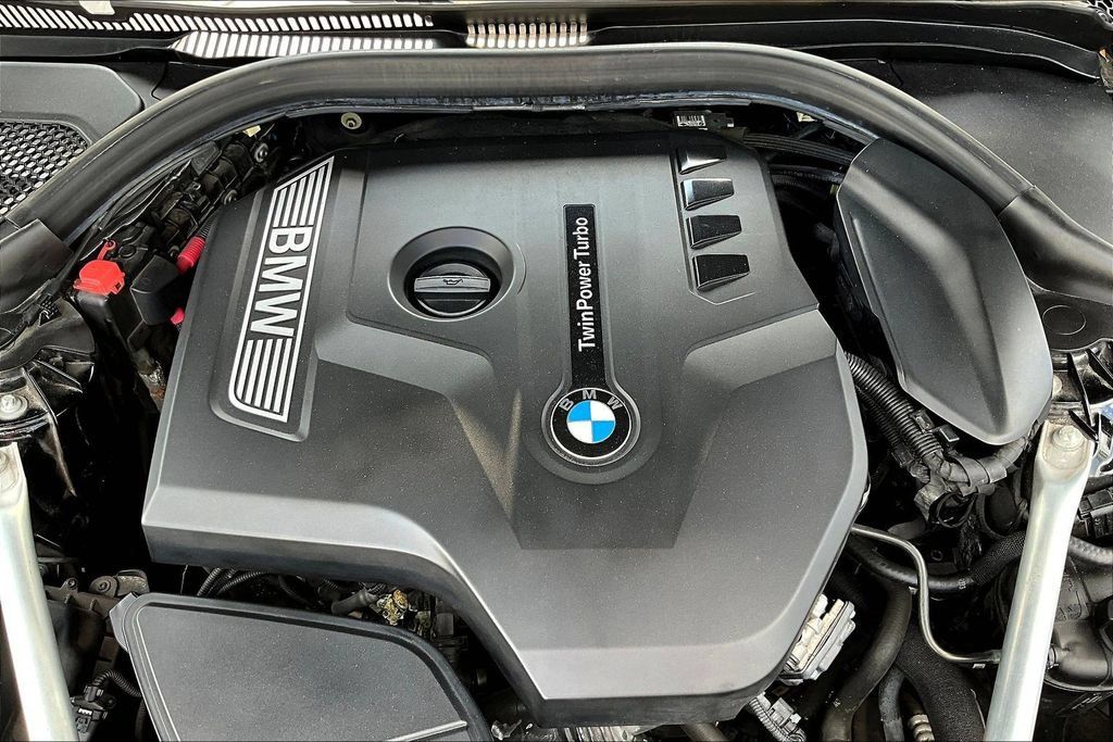 Used 2019 BMW 530i w/ Convenience Package RWD image 30