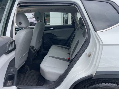 Used 2022 Volkswagen Taos SE FWD image 15