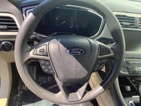 Used 2016 Ford Fusion SE FWD image 15