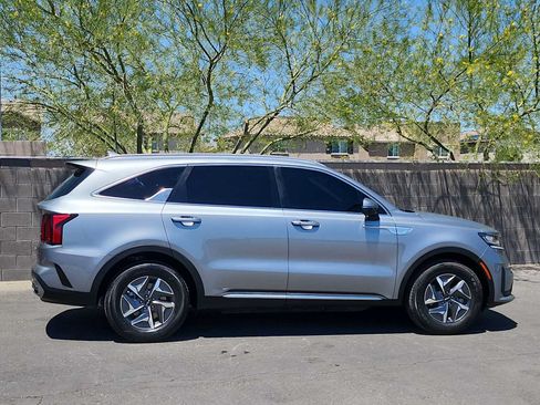 Used 2022 Kia Sorento S FWD image 9