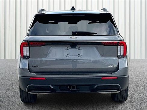 Used 2025 Ford Explorer ST-Line w/ ST-Line Street Pack image 4