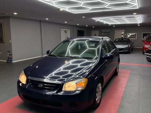 Used 2006 Kia Spectra EX image 2