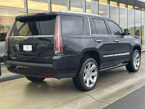 Used 2020 Cadillac Escalade Premium Luxury image 5
