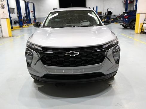 New 2026 Chevrolet Trax LT w/ Driver Confidence Package image 2