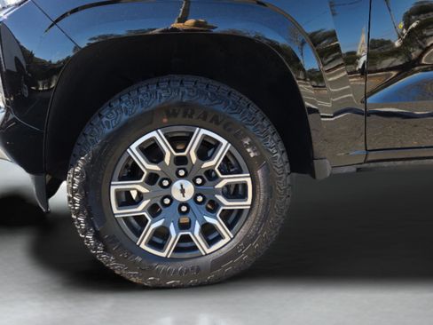 Used 2024 Chevrolet Colorado Z71 AWD/4WD image 32
