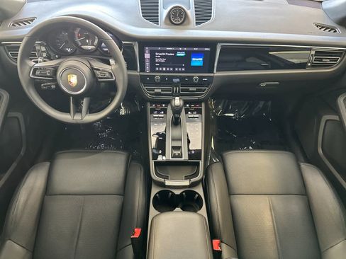 Certified 2025 Porsche Macan AWD/4WD image 6