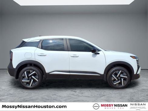 New 2026 Nissan Kicks SV w/ SV Premium Package image 8