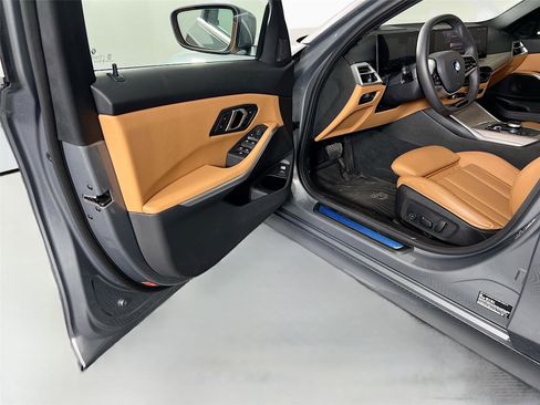 Used 2025 BMW 330i xDrive Sedan w/ Premium Package image 17