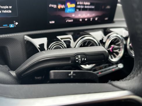 Used 2025 Mercedes-Benz CLA 250 4MATIC image 32