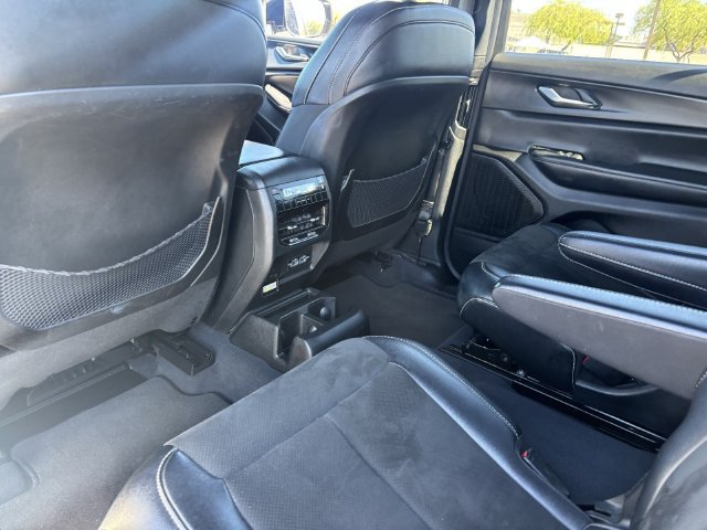 Used 2023 Jeep Grand Cherokee L Laredo AWD/4WD image 17