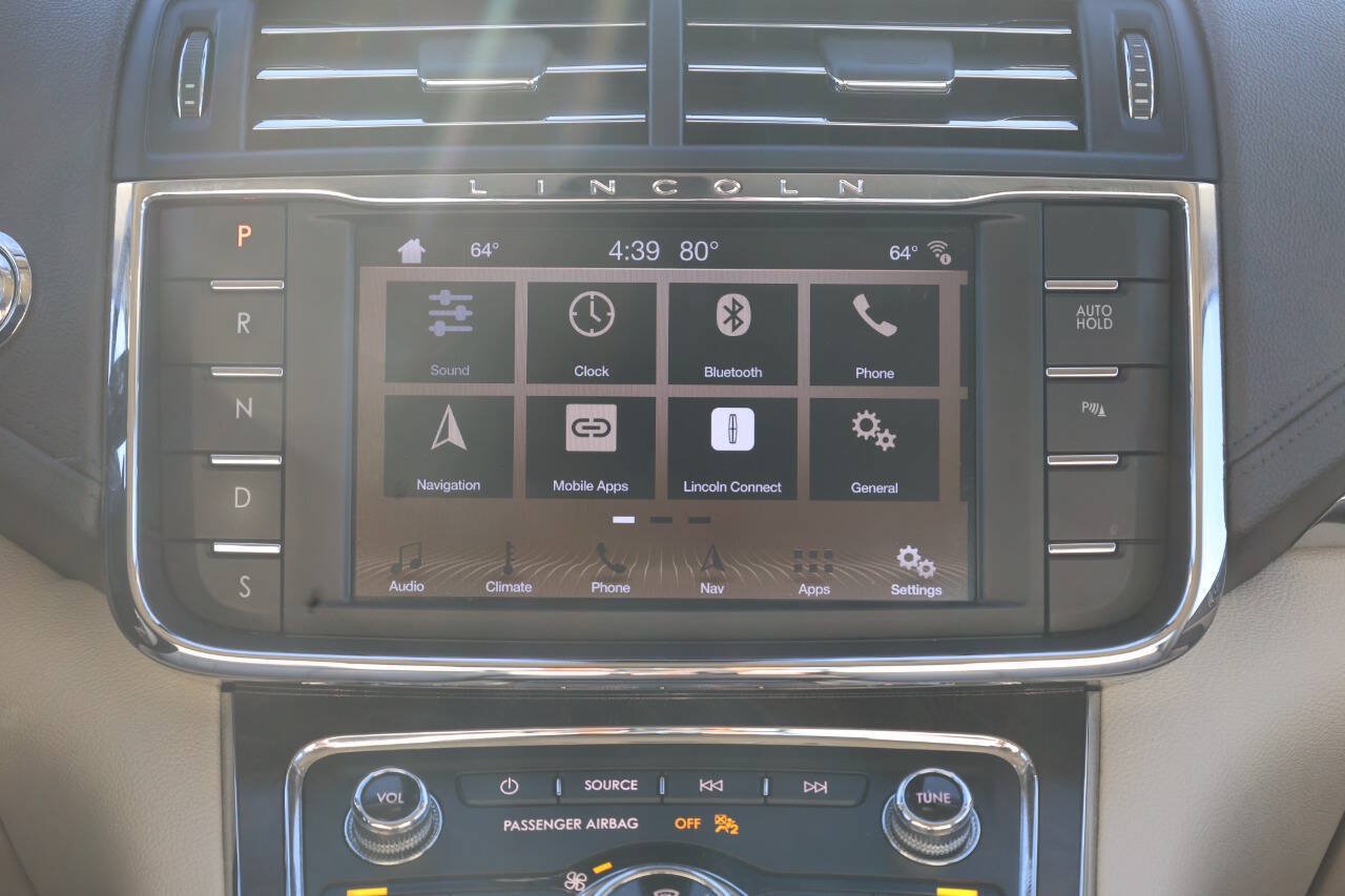 Used 2019 Lincoln Continental Select w/ Continental Climate Package FWD image 20