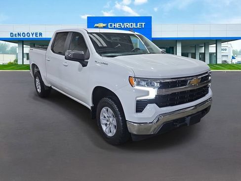 Used 2025 Chevrolet Silverado 1500 LT AWD/4WD image 7