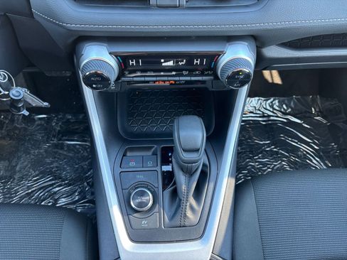 Used 2025 Toyota RAV4 LE image 41