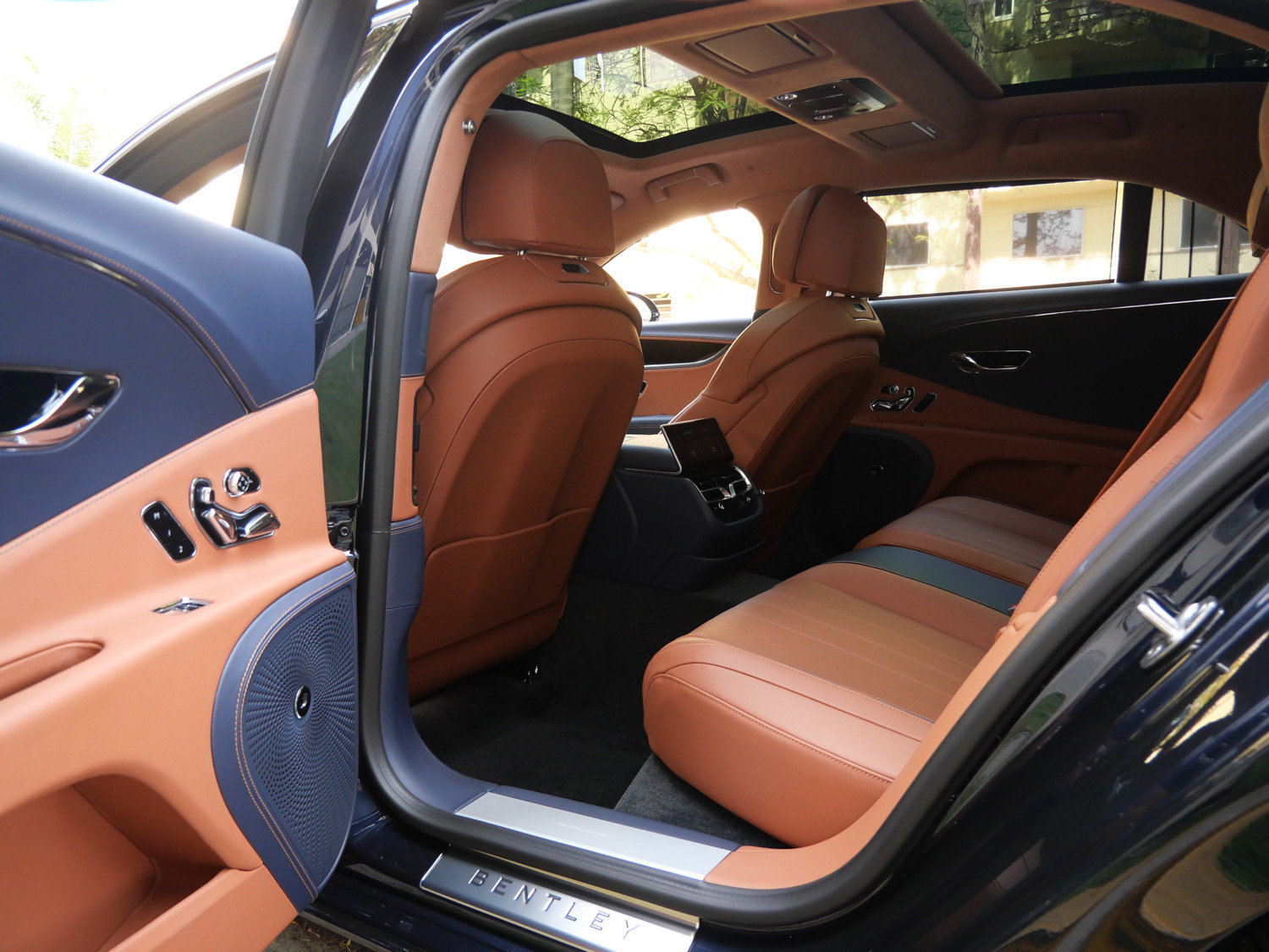 New 2026 Bentley Flying Spur V8 AWD/4WD image 14