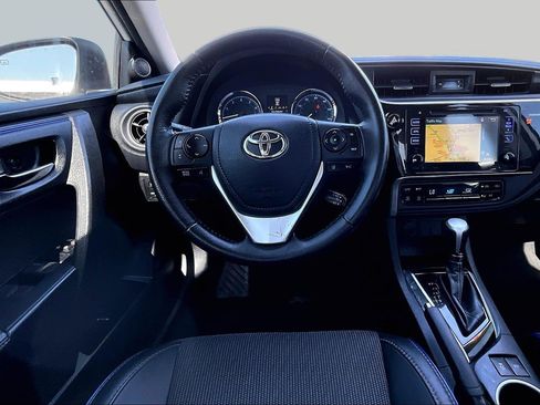 Used 2017 Toyota Corolla SE w/ SE Premium Package FWD image 5