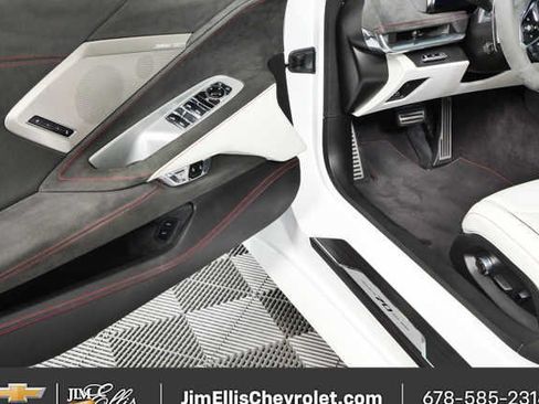 Used 2023 Chevrolet Corvette Stingray Premium Conv w/ Z51 Performance Package RWD image 8