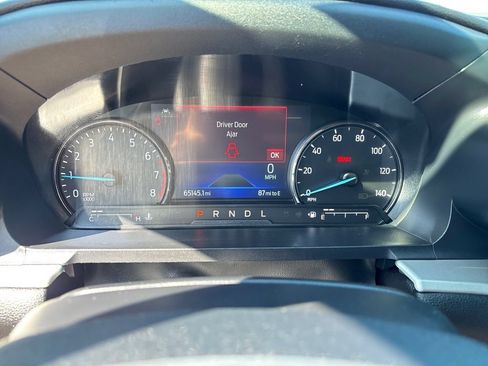 Used 2022 Ford Explorer XLT w/ Equipment Group 202A AWD/4WD image 8