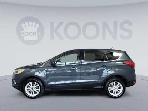 Used 2019 Ford Escape SE FWD image 2
