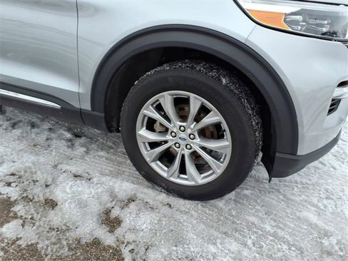 Certified 2023 Ford Explorer XLT w/ Equipment Group 202A image 4