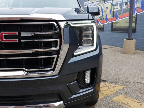 Used 2021 GMC Yukon SLT w/ SLT Premium Package AWD/4WD image 3