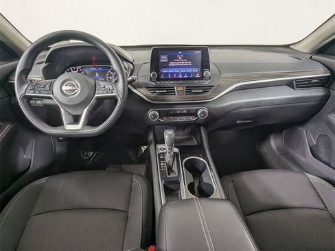 Used 2024 Nissan Altima 2.5 SV image 14