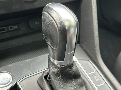 Used 2019 Volkswagen Tiguan SEL R-Line image 32