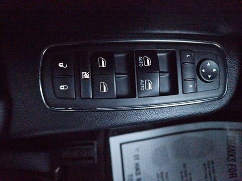 Used 2018 Chrysler 300 S image 37