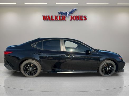 Used 2025 Toyota Camry SE w/ Convenience Package image 2