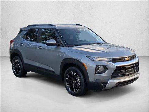 Used 2023 Chevrolet TrailBlazer LT FWD image 3