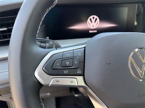 New 2025 Volkswagen Tiguan SE image 22