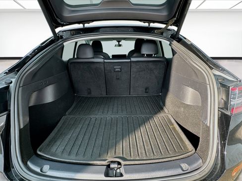 Used 2020 Tesla Model Y Long Range image 18