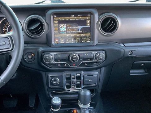 Used 2023 Jeep Gladiator Sport image 9