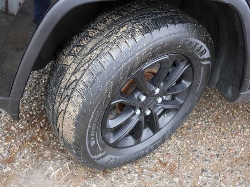 Certified 2022 Jeep Grand Cherokee Laredo X image 14