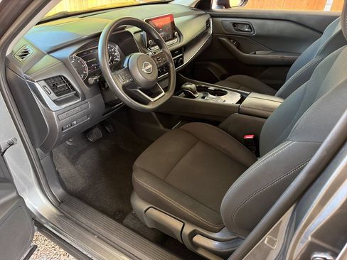 Used 2024 Nissan Rogue S FWD image 2